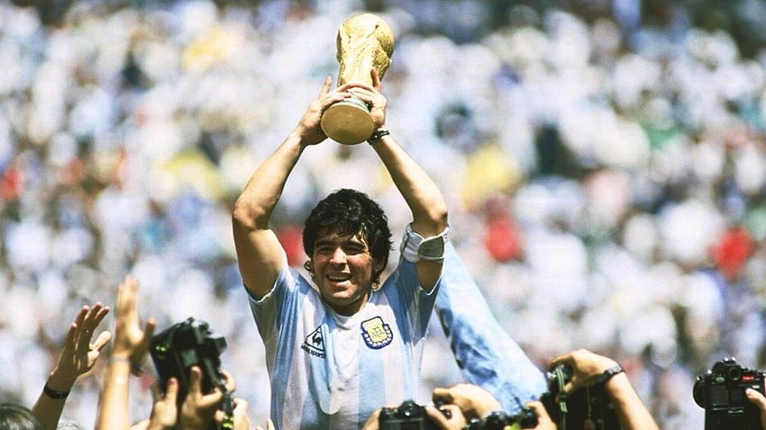 RIP Диего Марадона! , и за да отпразнуваме живота и кариерата на великата и футболна икона на Аржентина. â½ НАЙ-НОВО, Меси и Марадона HD тапет